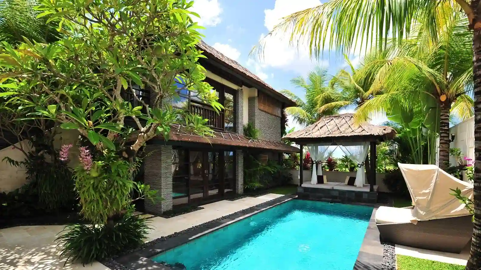 Deciphering Luxury Villa Rental Contracts for Seamless Travels
